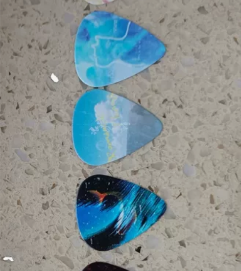 出Snh48段艺璇应援会盲盒原创曲周边 吉他拨片 18.19... 出Snh48段艺璇应援会盲盒原创曲周边 吉他拨片 18.19...