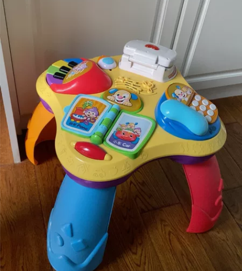 费雪早教游戏玩具桌 电池没电了，要自己换下...