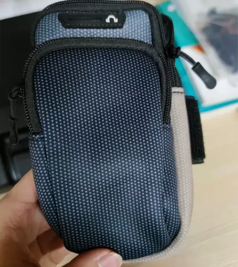 以前买的跑步包,没什么机会用,基本新 绑带...