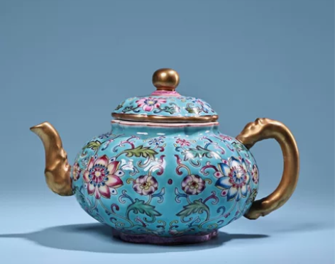 珍品旧藏收清代手绘珐琅鎏金彩瓷器茶壶 画工...