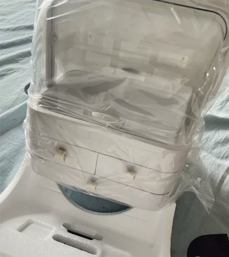 象牙白手提化妆品收纳箱 全新未拆封网红化妆...