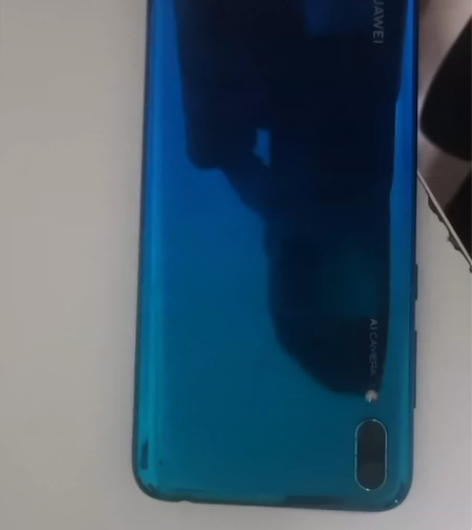 华为畅享9，这个原装屏，64+4 感兴趣的...