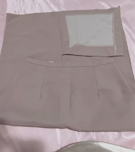 粉色一步裙 感兴趣的话点“我想要”和我私聊...