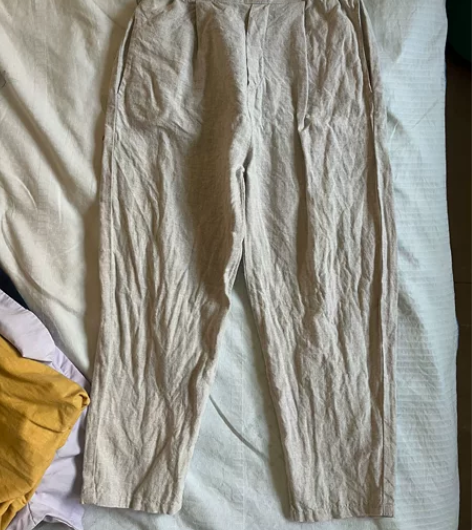 棉麻裤含量很高 标签剪了应该是130码孩子...