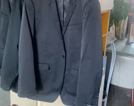 自己穿的男士西装，95新，闲置。喜欢的拍下...