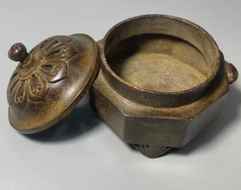 【抵账随缘出】象首耳八楞三足双耳双龙炉，纯...