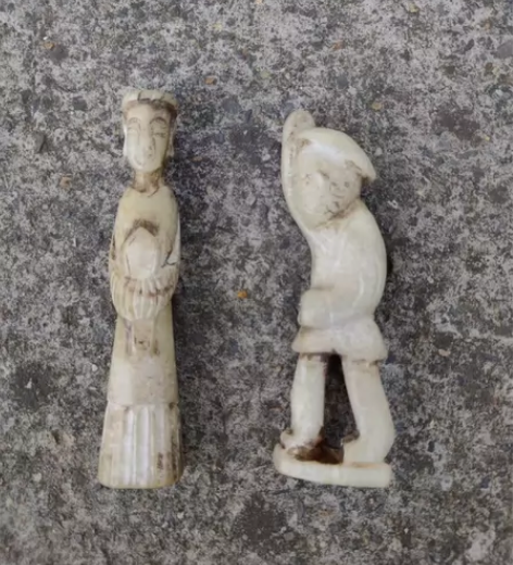 二只小玉人打包一起，材质不清楚，具体见图，...