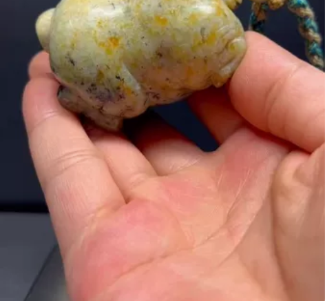 段树林河磨玉玉化皮手工雕刻唐马手把件，摆件...