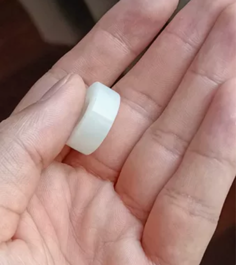 和田玉小玉环，戴法参照最后一图宝格丽慈善款...