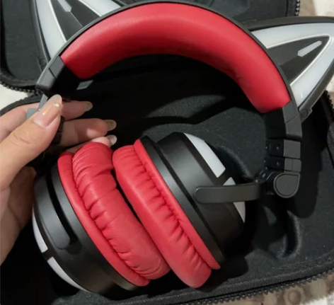 妖舞猫耳机，保真，纯闲置，印象中戴过一两次...