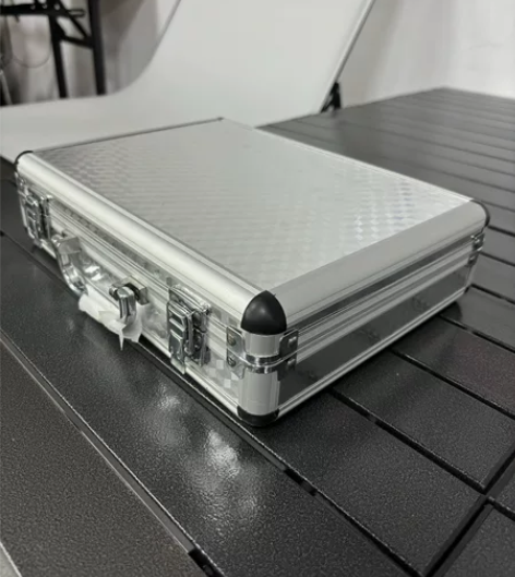 清仓处理手提式铝合金箱子，工具箱，首饰盒，...