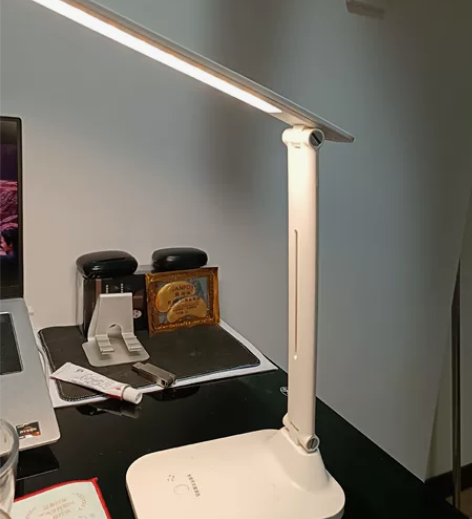 学生用的护眼台灯，15元，灯正常使用，光线...