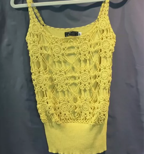 歌力思背心吊带女打底衫前面是设计感镂空勾花...