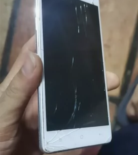 出一个oppo r7c，成色很差，充电有振...
