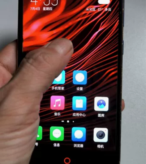 努比亚z17mini6+64，机子屏幕左边...