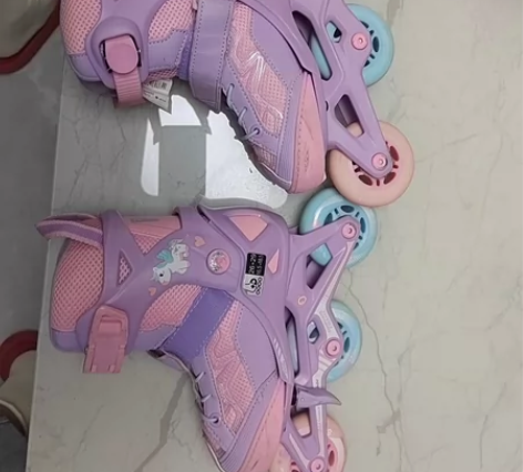 出轮滑鞋，迪卡侬实体店购买，尺码26-29...