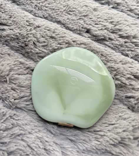 「彩棠眉粉」色号01松间影，去年试了好多国...