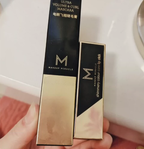 谜瑞可丝睫毛膏、口红，逛商场买入的Make...