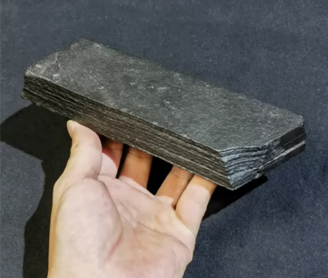 千层泥石台子 文房镇纸 形体非常规矩，左右...