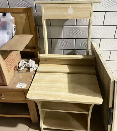 价格面议！标价不是卖价！一共四五十个，画架...