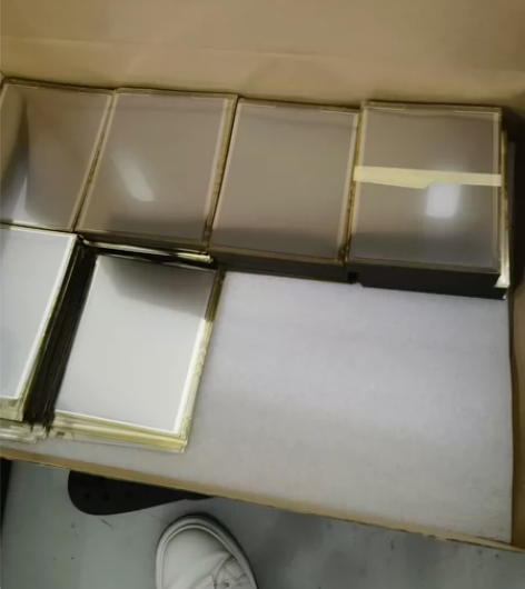 7.8柔宇不良玻璃8元每张（40张起拍） ...