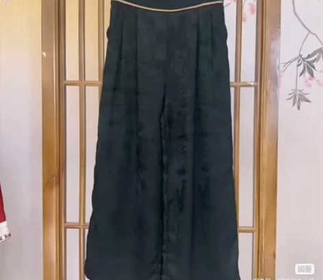 全新的进商场专柜的的98%桑蚕丝山水画阔腿...