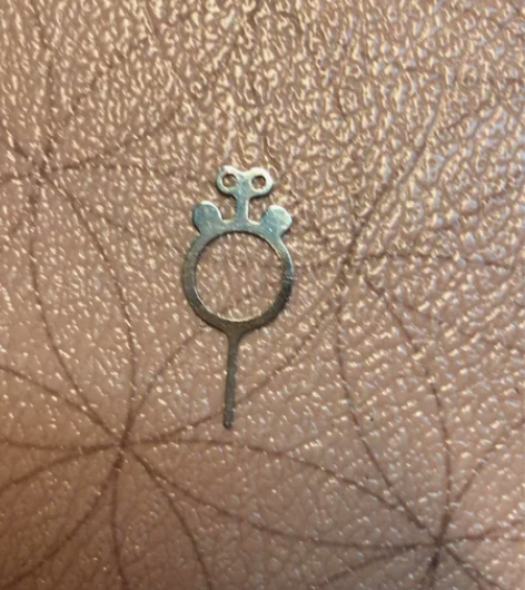 苹果取卡针 别问为什么那么贵 问就是这是隔...