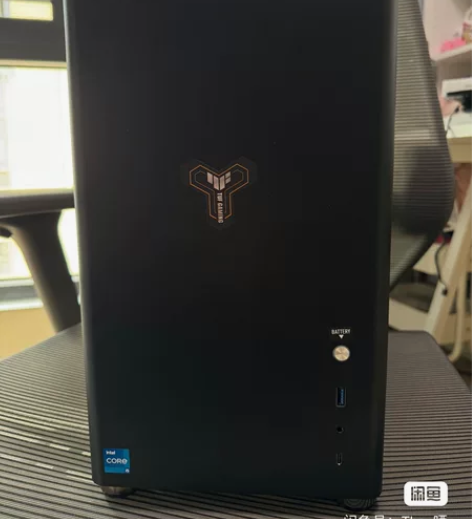 乔思伯d30机箱，外观成色可以，螺丝接口处...