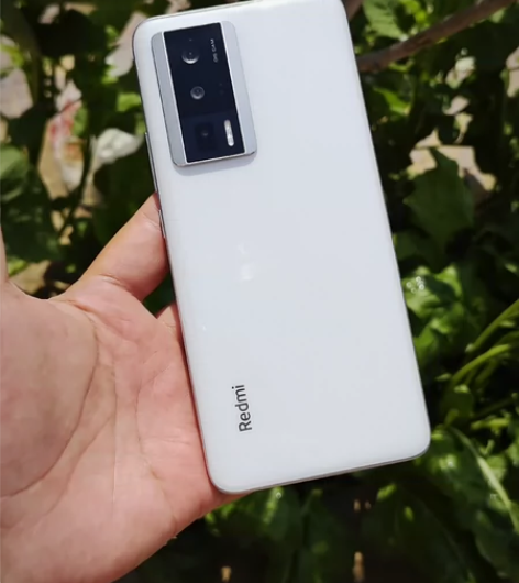 红米K60pro白色8+256g版本，搭载...