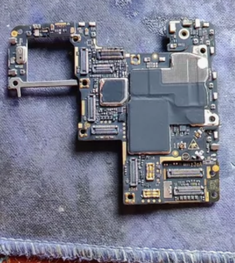 中兴Axon40u主板,不开机,有个边角断...