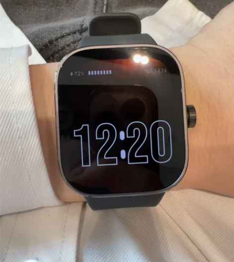 买了两天 99新 没有任何磕碰 感兴趣的话...