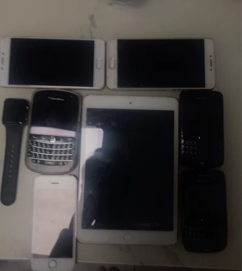 黑莓，IPhone se，平板魅族，荣耀，...