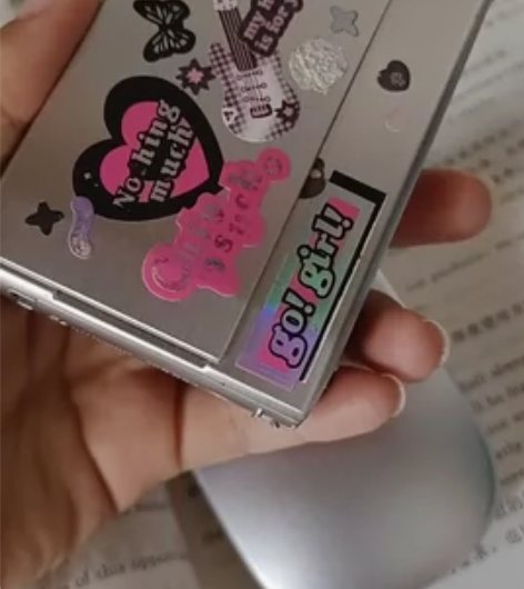 索尼T100 屏幕坏可以拍照有内存卡有电池...