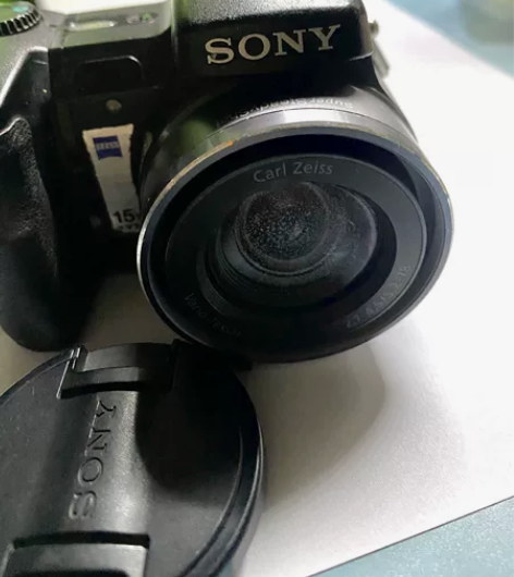 索尼h7正常开机使用 有霉菌，就像图片中的...