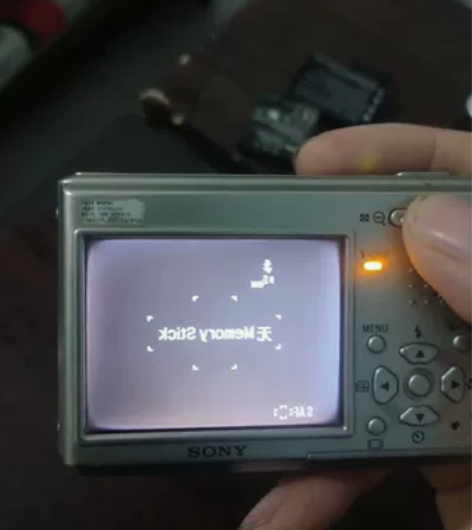 索尼相机t1 ，配件机不带电池和内存只有单...