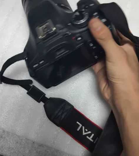 佳能600D 功能正常成色如图 带一个佳能...