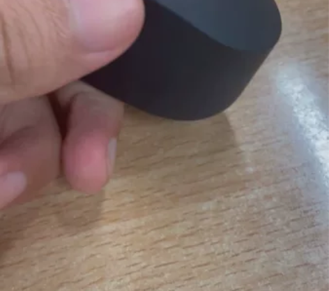 sony 蓝牙耳机,有点带不习惯入耳式。右...