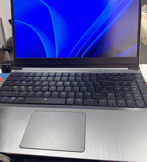 机械革命，之前刚出时5000左右买的，完全...