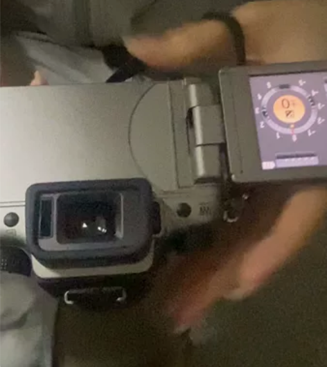 出一台松下GH2微单相机 成色99新！！不...