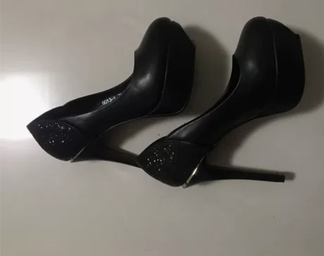 18cm黑高跟鞋，后面碎闪，仅家中试穿过2...