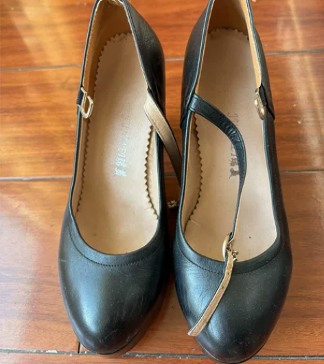 旗袍走秀高跟鞋，真皮（鞋里是猪皮）37码，...