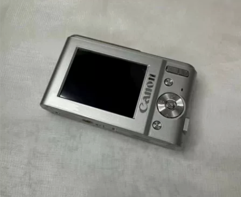 大学生【低价出售】松典复古ccd相机A5，...