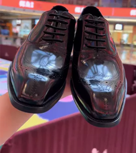 男士欧版英伦风布洛克雕花亮面牛津鞋商务黑色...