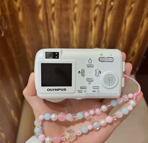 拼多多买的，穿过一次，几乎是全新的。 感兴...