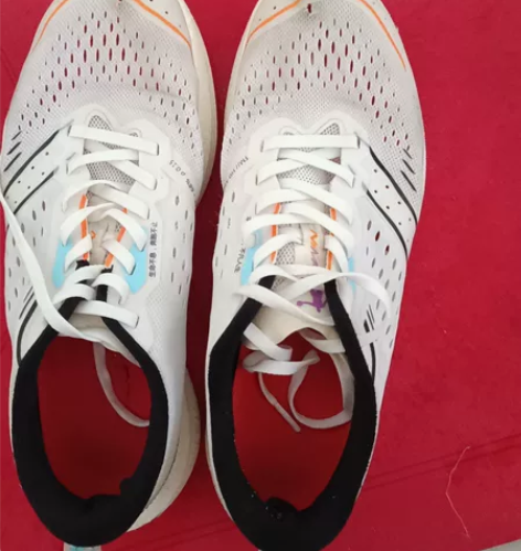 乔丹强风se，夏季款轻薄透气，两双鞋的鞋面...