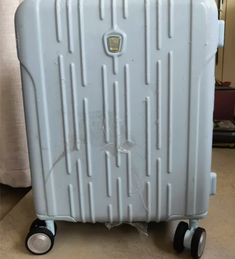 全新爱华仕行李箱，可登机。带增宽功能，增宽...