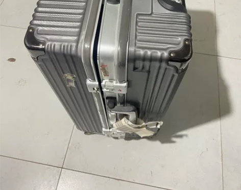 #万向轮行李箱  自己用的行李箱，用了没几...