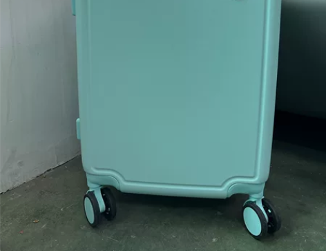 低价出！100多买的行李箱全新，适合学生党...