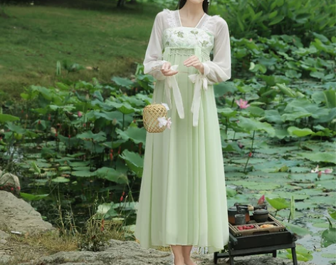 春季绿色汉服女连衣裙中国风改良唐制齐胸襦裙...