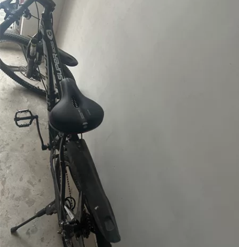 自用自行车九成新 感兴趣的话点“我想要”和...